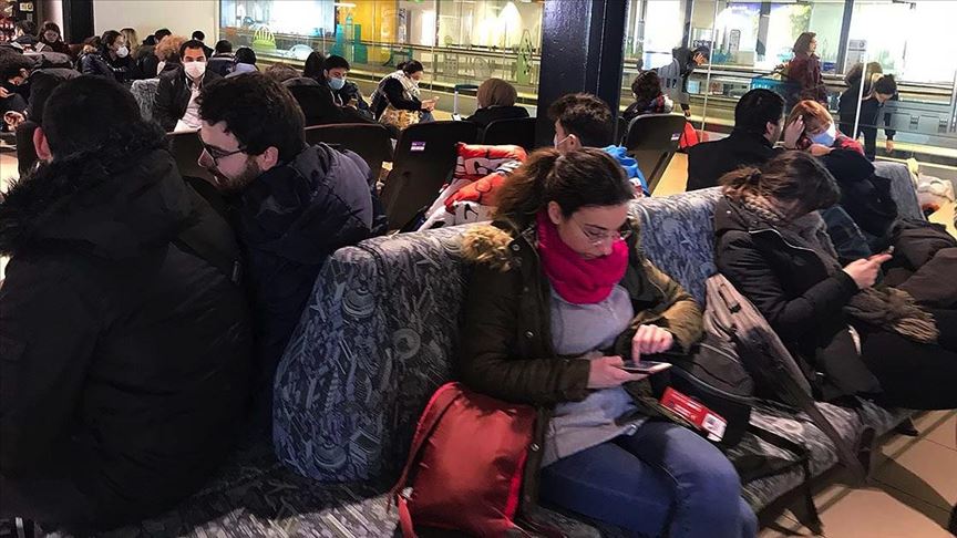 Yurtdışındaki üniversite öğrencileri Türkiye’ye getirildi