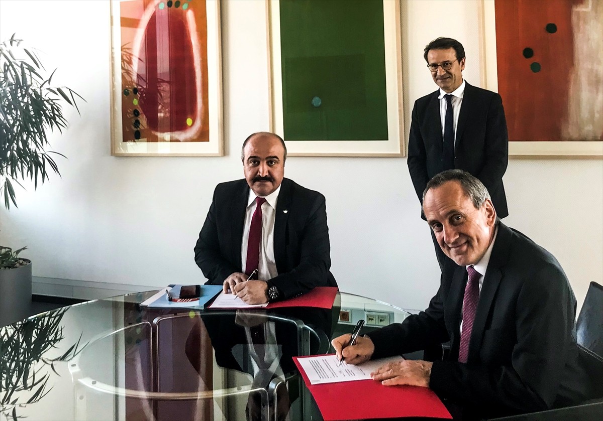 Almany'da İslam dinine bağlı cemaatlere statü tanıyan anlaşma imzalandı