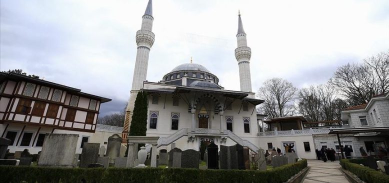 Almanya'da camilerin mayısta açılması gündemde