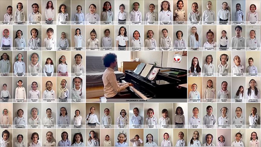Piyanist Can Çakmur ile ‘100 Çocuk Korosu’ online ortamda 23 Nisan Marşı’nı seslendirdi