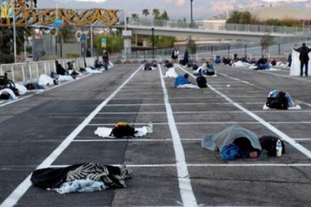 Las Vegas'ta bir evsiz sığınma evi: İşte Amerika bu!