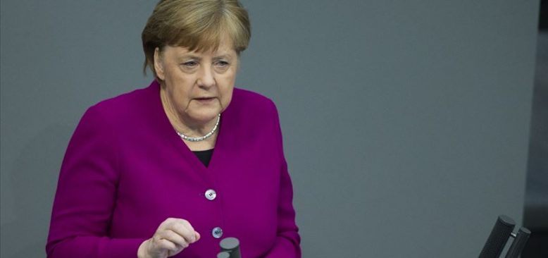 Merkel'den 'Kovid-19 salgınıyla uzun süre yaşamak zorunda kalacağız' uyarısı