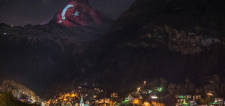 Türk bayrağı İsviçre Alpleri'nin zirvesinde