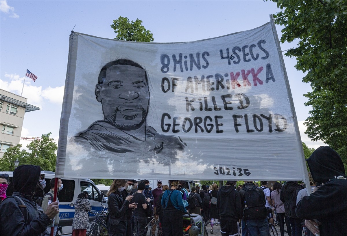 Berlin`de George Floyd için dayanışma eylemi