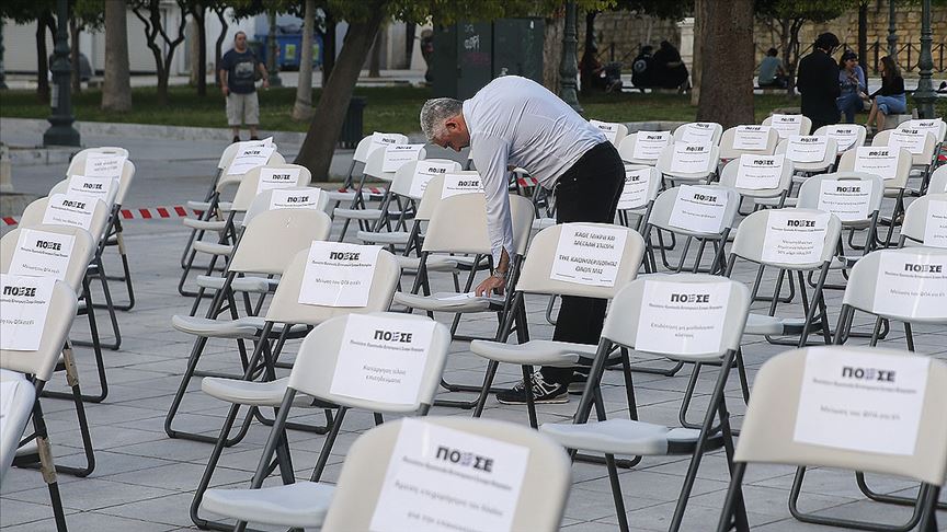 Yunanistan’da ‘boş sandalye’ protestosu