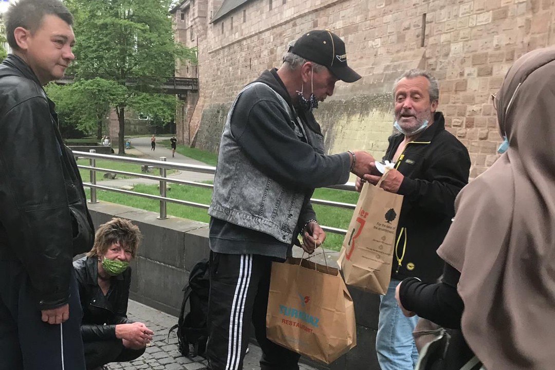 UID Kuzey Bavyera gençlik kolu evsizlere yardımda bulundu