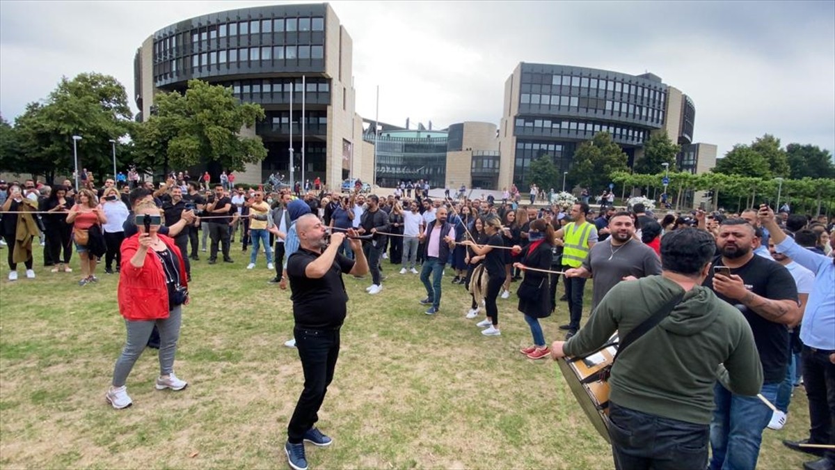 Almanya'da düğün ve eğlence sektörü sokakta