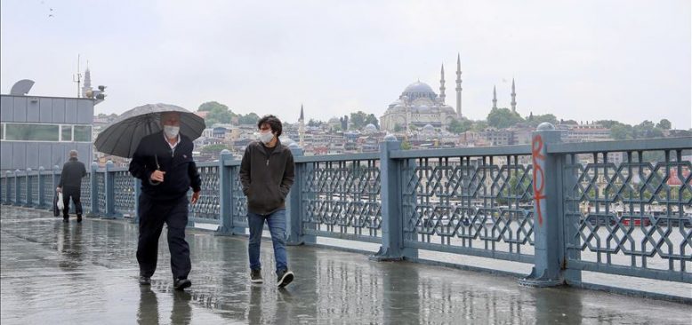 İstanbul, Ankara ve Bursa'da açık alanlarda maske zorunluluğu getirildi