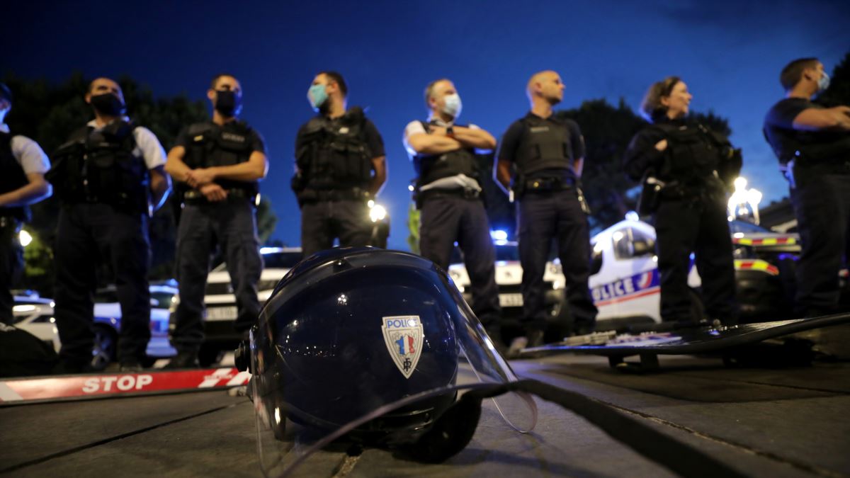 Fransa’da Polis Hükümete Karşı Ayaklandı