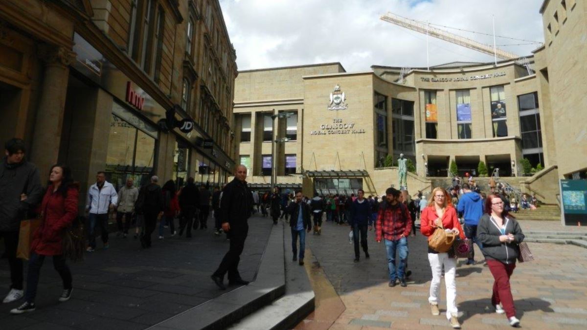 Glasgow'da Bıçaklı Saldırı