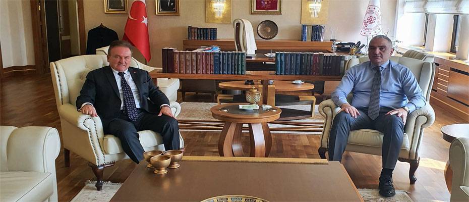 Baraner`den Müjde: Türkiye yurtdışından gelenlere yönelik karantinayı kaldıracak