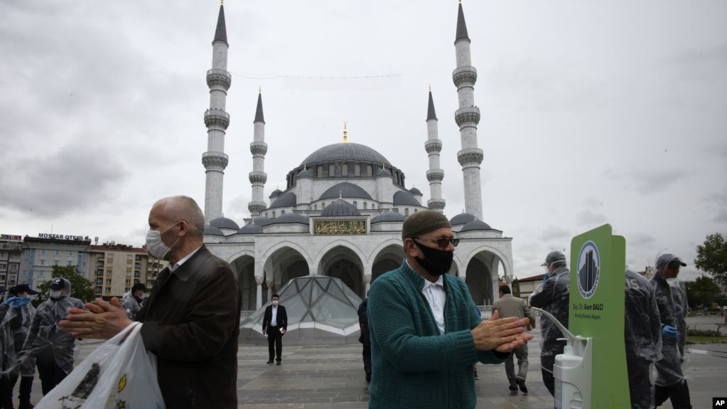 İstanbul’da Maske Takmayanlara 900 TL İdari Para Cezası Verilecek