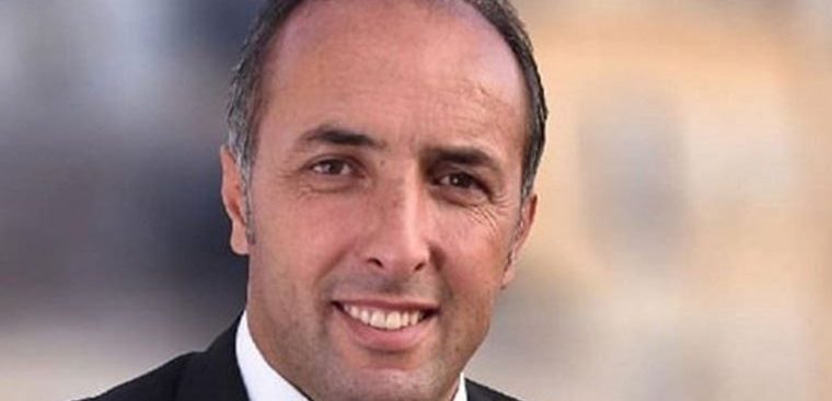 Fransa'da Türk siyasetçi Metin Yavuz belediye başkanı seçildi