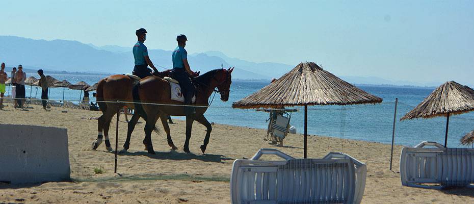 Sarımsaklı Plajları'nın güvenliği atlı jandarma timlerine emanet