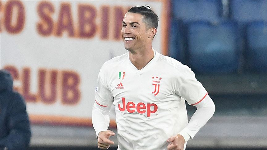 Ronaldo dünya futboluna damga vurmaya devam ediyor