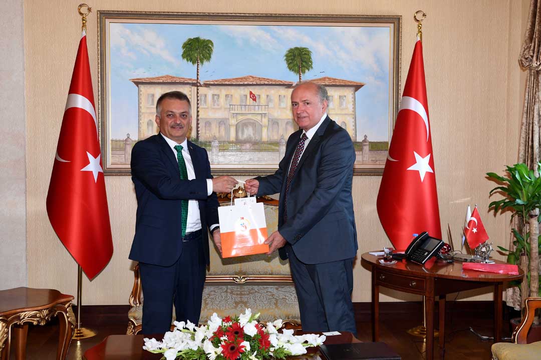 Arnavutluk Büyükelçisisi Robo Antalya Valisi Yazıcı’yı ziyaret etti