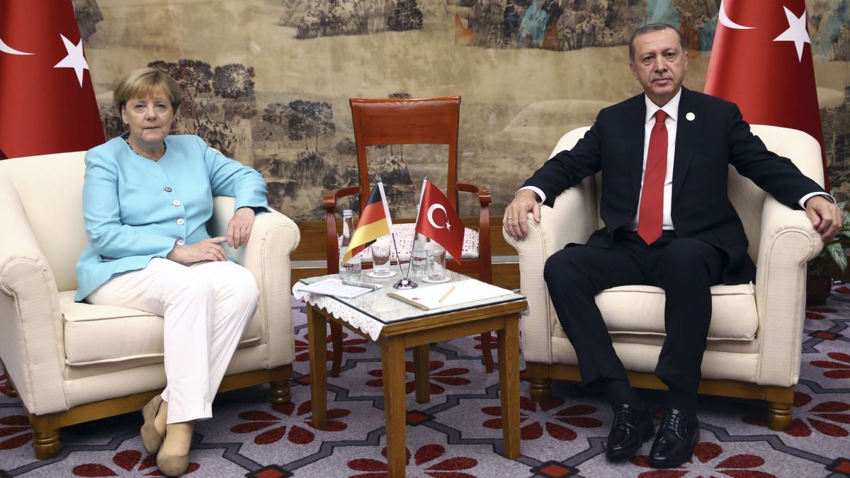 Erdoğan ve Merkel Telefonla Görüştü