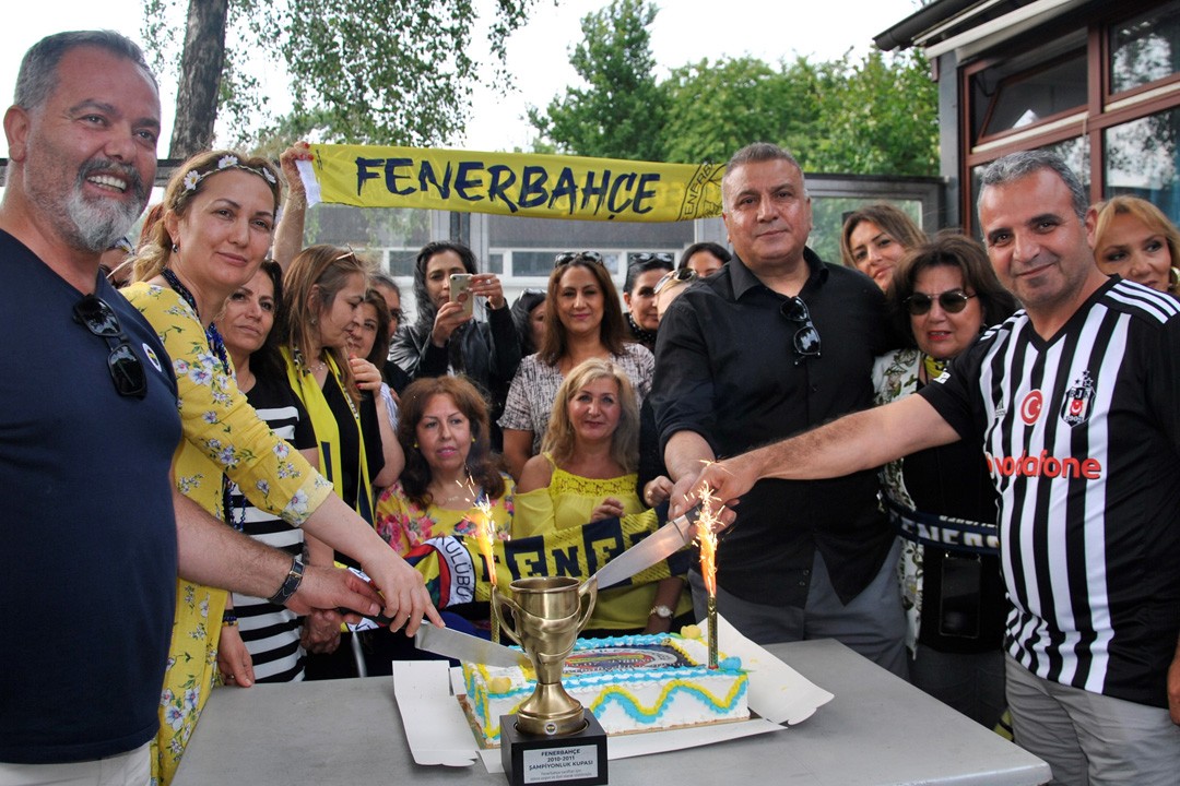 Hamburg Fenerbahçe 'Dünya Fenerbahçeliler Günü'nü kutladı