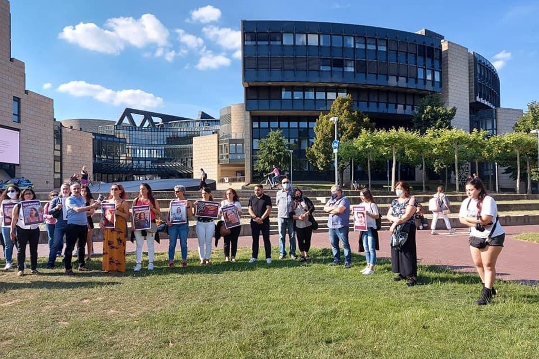 Türkiye`de kadına şiddet Düsseldorf`ta protesto edildi