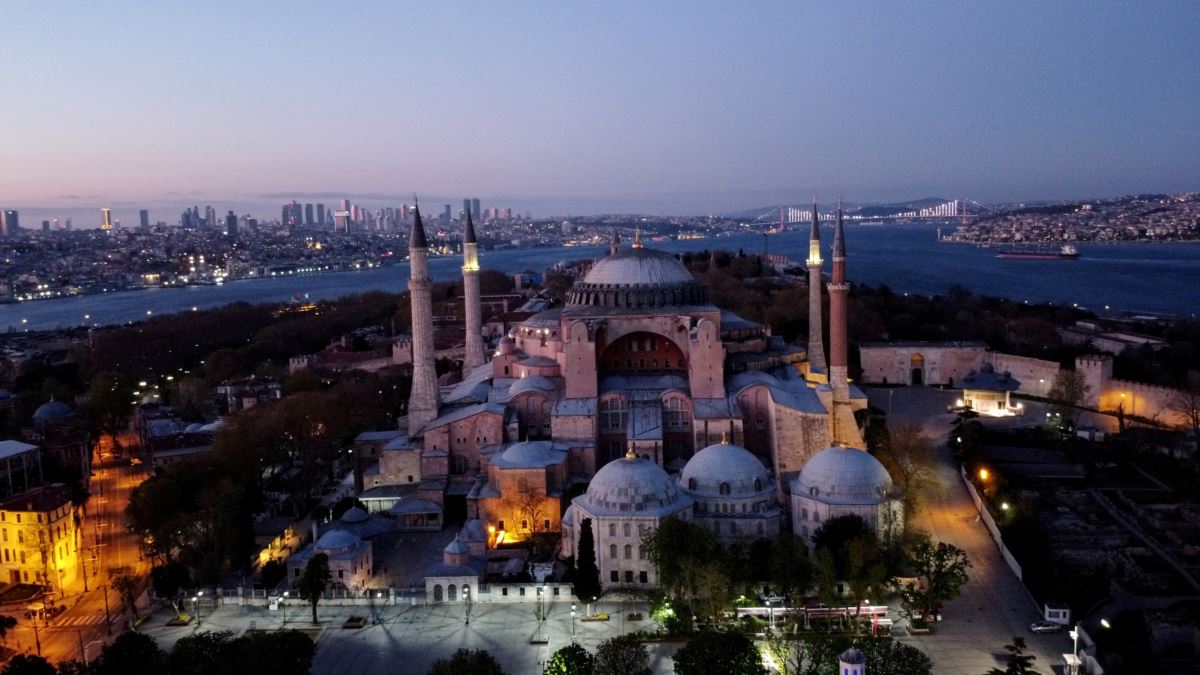 "Ayasofya'nın İbadete Açılması Yönünde Bir Karar Bekleniyor"