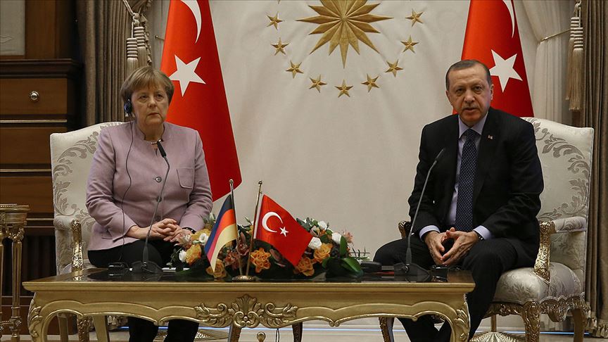 Erdoğan ile Merkel telefonda görüştü