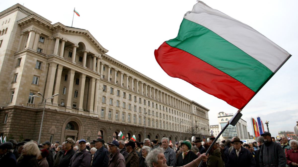 Bulgaristan’da Binlerce Protestocu Hükümeti İstifaya Çağırdı