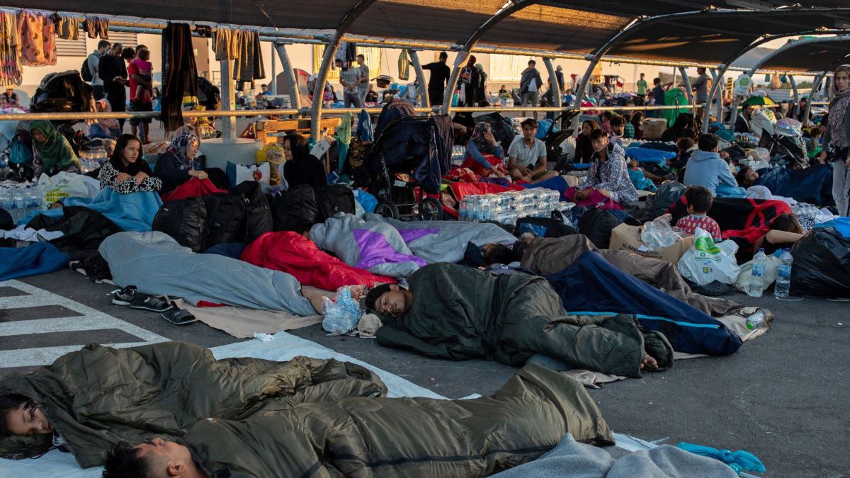 Merkel Midilli’deki Mültecilerin Durumunu AB’ye Taşıyor