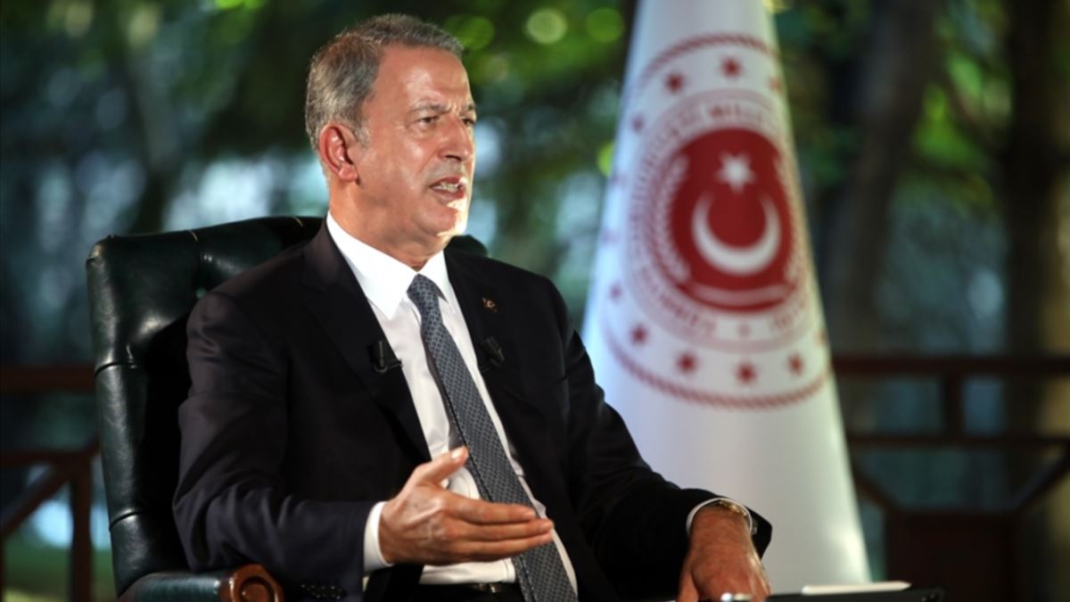 Akar: "Macron Problemlerin Üzerine Benzin Döküyor"