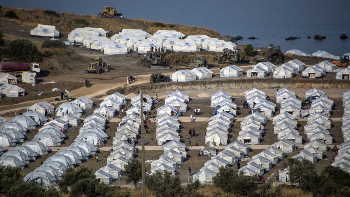 Moria Kampı Yangını Sonrası Mülteciler Yeni Çadır Kente Aktarılıyor
