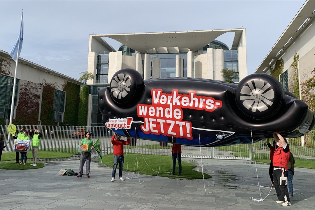 Almanya’da çevreciler ulaşım politikalarının çevre dostu olması için gösteri düzenledi