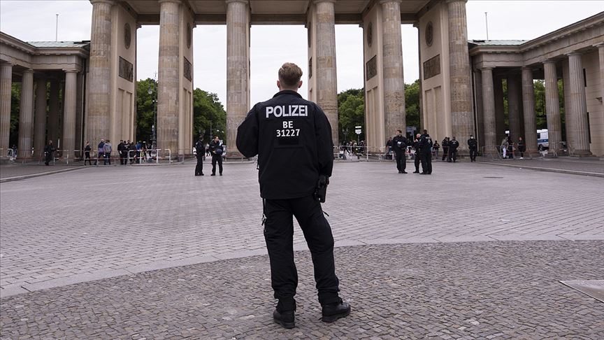 Almanya’da güvenlik birimlerinde 350’den fazla aşırı sağcı şüpheli vaka belirlendi