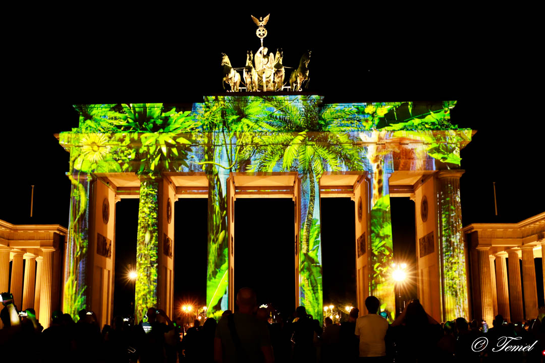 Berlin’de ışıklar akşamı Korona’ya rağmen güzel geçiyor