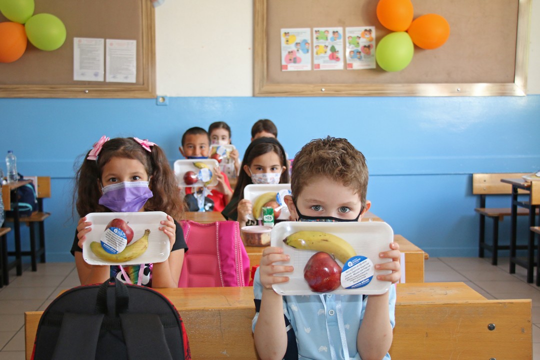 Antalya Büyükşehir Belediyesi 81 ilde 81 okula muz gönderdi