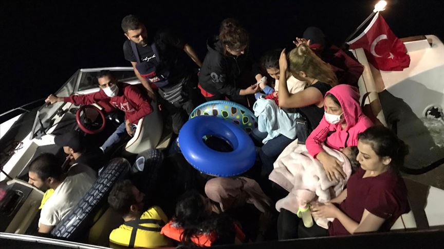 Marmaris’te Türk kara sularına itilen 19 sığınmacı kurtarıldı