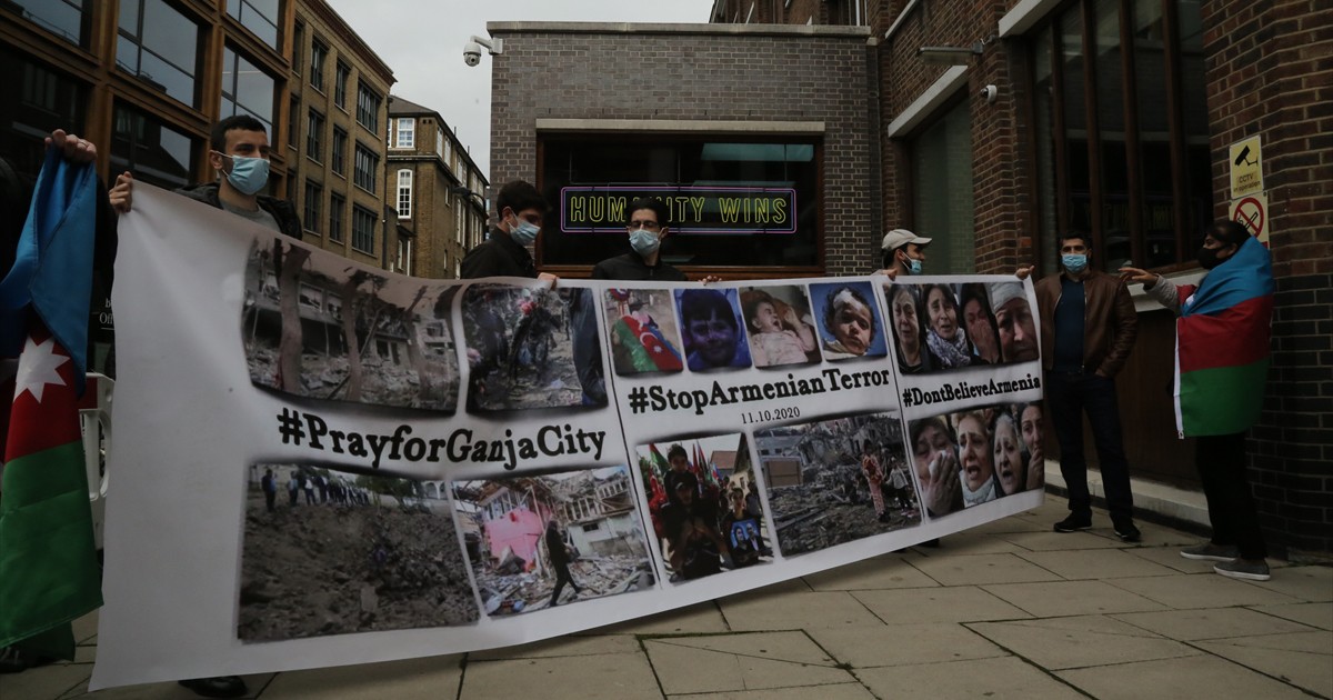 İngiltere’de, Ermenistan’ın Azerbaycan’daki sivillere yönelik saldırısı protesto edildi