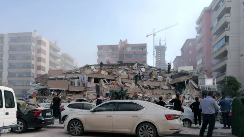 İzmir’de Şiddetli Deprem