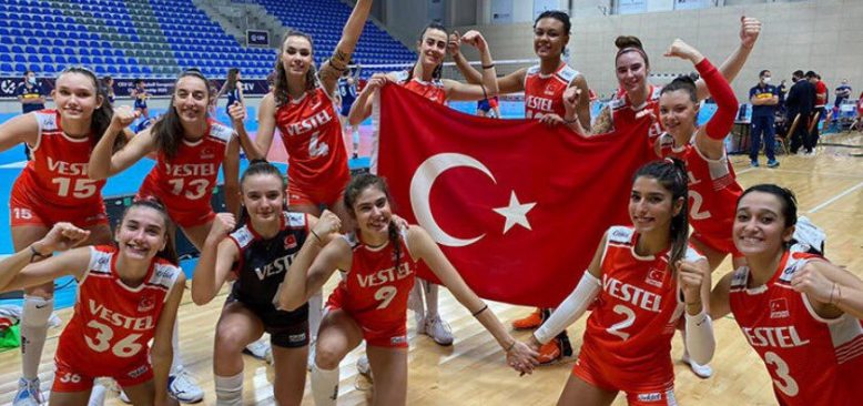 17 Yaş Altı Kız Milli Voleybol Takımı, Avrupa Şampiyonası'nda ikinci oldu