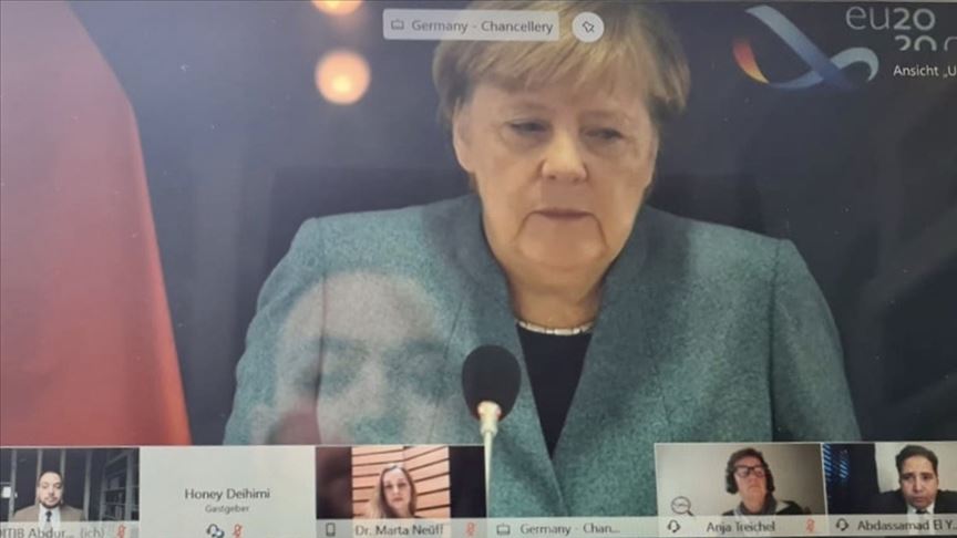 Merkel, STK ile internet üzerinden Kovid-19 ile mücadeleyi görüştü