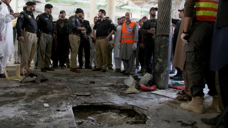 Pakistan’da Medreseye Bombalı Saldırı