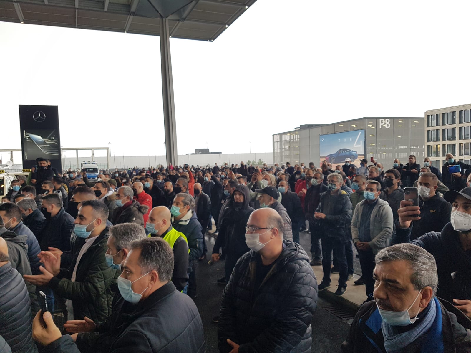 Berlin Yeni Havalimanı Açılışında İlk Protesto Taksicilerden