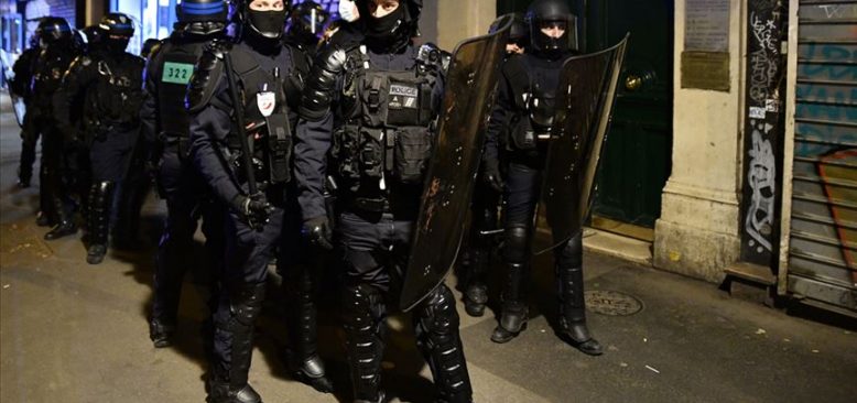 Paris'te bomba alarmı: Mühimmat dolu çanta bulundu