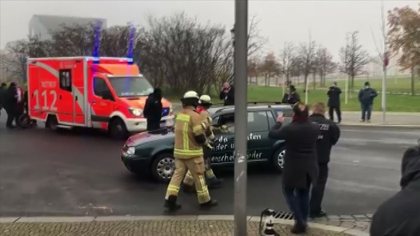 Almanya’da Başbakanlık binasına araçla saldırı girişimi