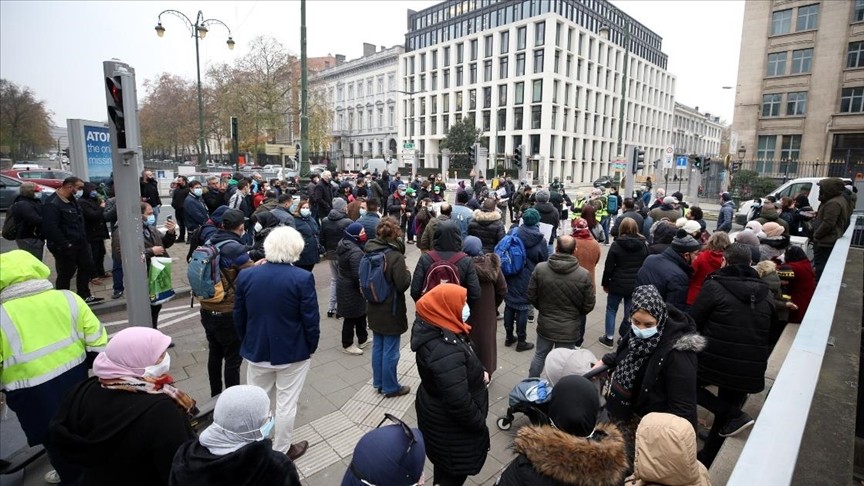 Brüksel’de düzensiz göçmenler oturum izni için gösteri yaptı