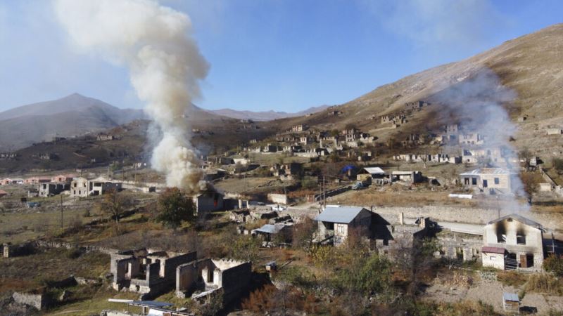 Ermeniler Çekildiği Yerlerdeki Evleri Yakıyor