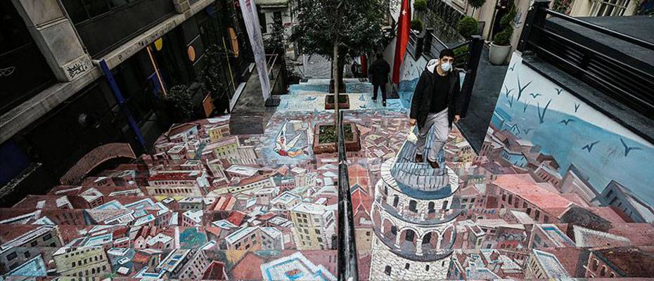 Galata Kulesi'nin resmedildiği merdiven kullanıma açıldı