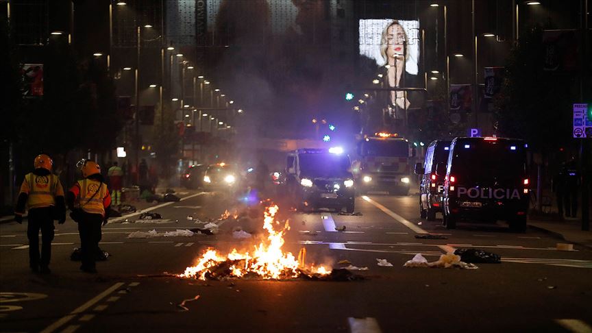 İspanya’da sokaklar savaş alanına döndü