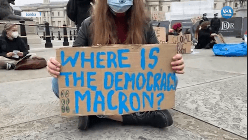 Londra’da Fransa’daki Polis Şiddeti Protestosuna Destek