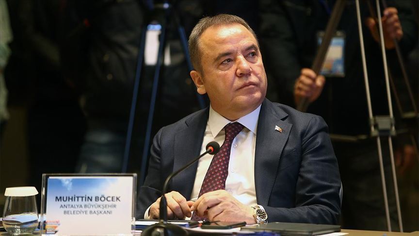 Muhittin Böcek'in Kovid-19 tedavisi yoğun bakımda sürüyor