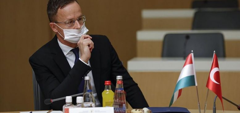 Macaristan Dışişleri Bakanı'nın testi pozitif çıktı