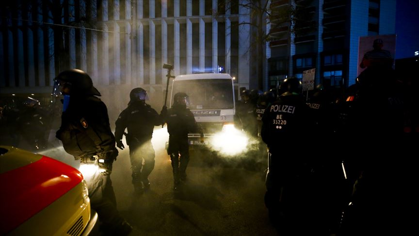 Almanya’da Kovid-19 protestosuna polis müdahale etti